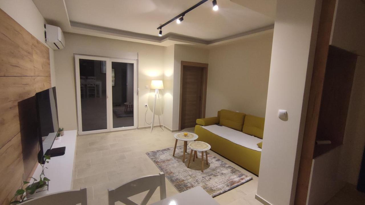 Apartman Front Sid Exterior photo